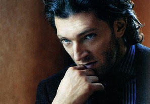 Vincent Cassel, Mars conjoint à Uranus.