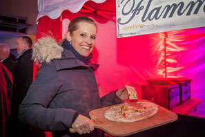 besonderes live catering Flammkuchenstand auf dem mobilen Weihnachtsmarkt