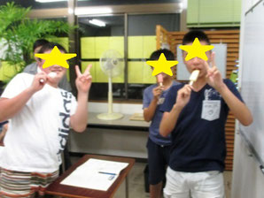 毎日、暑いので休憩時間に生徒さんへアイスのプレゼント