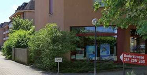 Wegweiser-zum-Hauseingang-von-Massageraum
