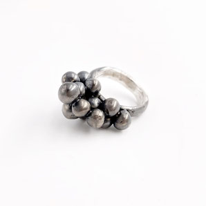 Ring aus der Serie BERRIES, 925 Silber, € 290.-