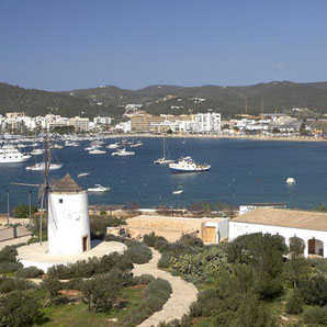 Sa Punta des Moli in der Bucht von Sant Antoni