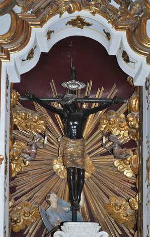 Le Christ des Miracles (U Cristu neru) - de l'Oratoire Sainte-Croix de Bastia. Il aurait été retrouvé dans la mer au large du port de Bastia par deux pêcheurs bastiais en 1428