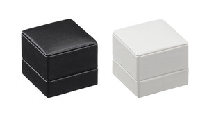 ブラック：黒箱付　ホワイト：白箱付