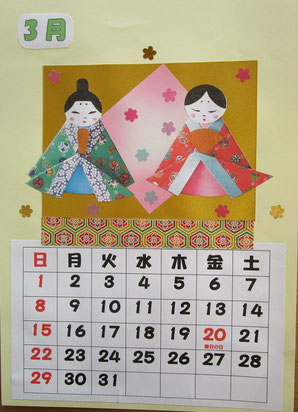 3月のカレンダーは、おしとやかな『おひなさま』です。ふたり並んで頬は桜色・・・。