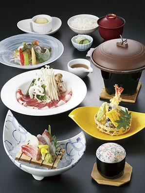 昼限定　プレミアム御膳　3,300円（税込）