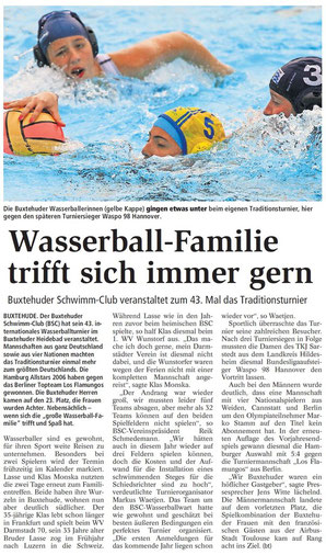 Die Buxtehuder Wasserballerinnen (gelbe Kappe) gingen etwas unter beim eigenen Traditionsturnier, hier gegen den späteren Turniersieger Waspo 98 Hannover.