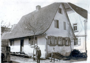 Großvillars, Anwesen Heckele, Freudensteinerstraße, kennt jemand die Personen?