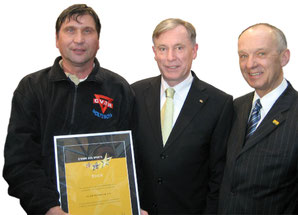 Der damalige Bundespräsident Dr. Horst Köhler (Mitte) mit Reinhard Jahn (rechts) und Manfred Wille