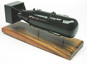 Tafelmodel van Little Boy   [ $ 50,- op e-Bay ]