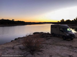 Mit dem Wohnmobil einsam am See