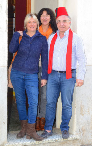 Le Dr Erbilgin et son amie + Christine, sur le pas de ma porte