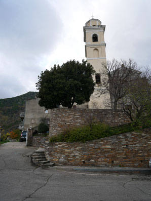 L'église n'a rien d'extraordinaire mais le point de vue est intéressant