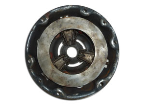 402-1601090-А (402-1601090-A) Kupplungsdruckplatte Kupplungsautomat Kupplung Druckplatte Moskwitsch 402/403/407/423. Clutch pressure plate Moskvich M402/403/407/423. Диск нажимной сцепления с кожухом в сборе Москвич М402/403/407/423.