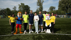 v.l.n.r. Anne Thonicke, Turntiger, Dennis Engel, Marvin Eilerts, Ruth Spelmeyer-Preuß, Janek Siderkiewicz, Yanic Konda, Hoppel, Nora Dreyer