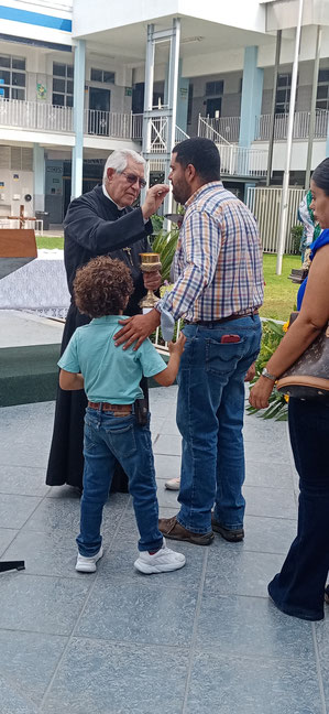 H. Rach, seguimos caminando y orando juntos, lleva tu sencillez y transparencia evangélicas a los del Champa.