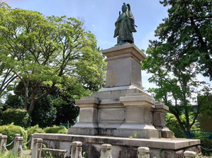 掃部山公園・井伊直弼銅像 
