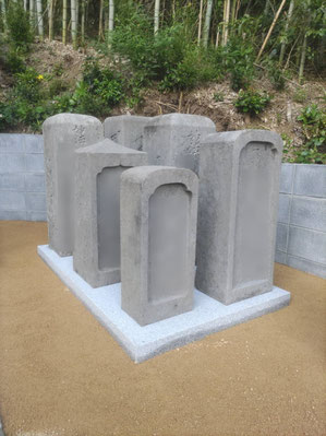 代々墓1基と先祖墓5基 竿石のみ整理積み