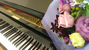 白山市のＡ's  piano  rooで大人の方が弾くグランドピアノ