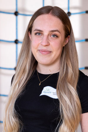Portrait von Laura-Sopie Salzer Ergotherapeutin mit Schwerpunkt Neurologie