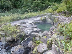 岩間温泉露天風呂、ただです。湯温は自分で調整のこと。