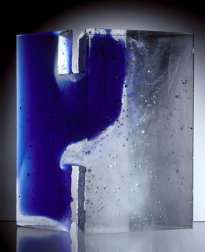 Artifical Satellite II. | kiln cast, polished glass | 16 x 16 x 3 cm | 2002 | ●