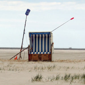 www.Christine-Grandt.de, Treibholzkunst - Strandkorb in Eiderstedt, Nordsee Strand