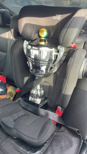 So ein Pokal braucht einen sicheren Transport nach Hause…..