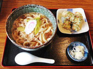 肉汁うどん680円とチクワの天婦羅100円