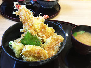 こちらもさっくり揚がっておいしかった贅沢天丼