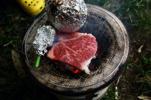 　夕食のおかずを七輪で調理