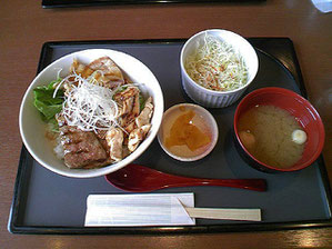 近江牛・豚・鶏の丼