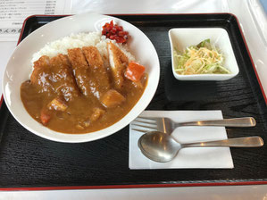 相方注文のカツカレー。お米がとてもおいしい