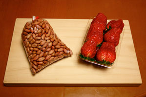 生落花生800円,銀杏のまな板1500円は超お買い得