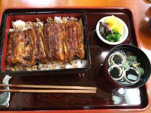 うな重は竹にした。漬物は出来合いでイマイチ