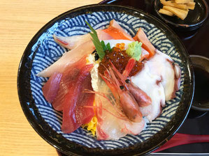 鮮度抜群でうまかった海鮮丼（相方談）