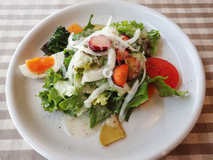 地元野菜のサラダ