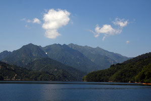 船窓の風景　荒沢岳　登山口は銀山平