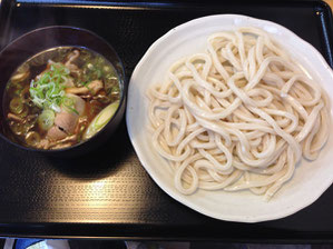 肉汁うどん　麺はおいしい　つゆがやや塩辛い