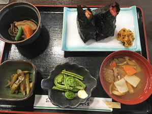 道の駅の魚沼産コシヒカリのおにぎりセット