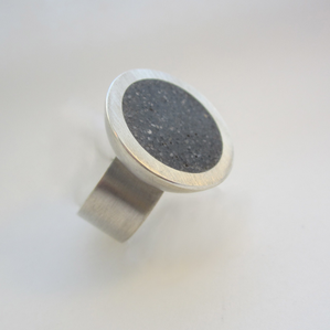 Silberring mit Beton 