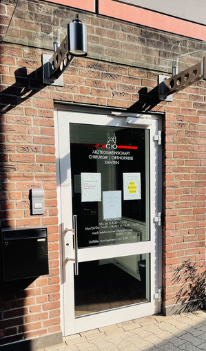 Eingangstüre Praxis