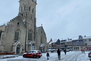 De beiaard van de Sint-Martinuskerk speelt op dinsdag-, donderdag- en zondagavond om 18, 19 en 20 uur gedurende een kwartier liedfragmenten van verschillende Belgische nummers. Foto: Koen Moreau