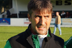Kopfschütteln bei Cheftrainer Dragan Lazic.