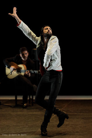 Flamenco-Tänzer Eduardo Guerrero gastiert beim Flamenco-Festival 2018 im tanzhaus nrw/Color-Foto by Boris de Bonn