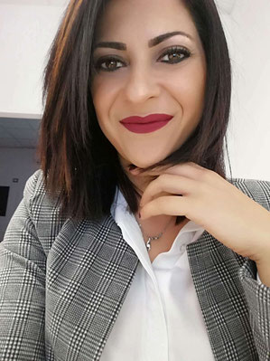 signora che sorride
