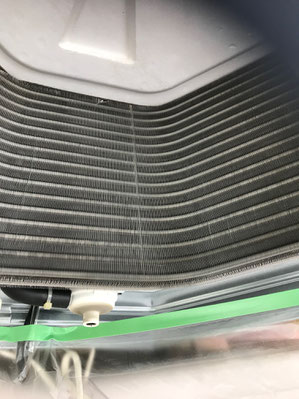 業務用エアコンの分解洗浄