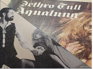 Nahaufnahme Textured Cover: "Fleetwood Mac - Rumours" (1st., GER 1977) und "Jethro Tull - Aqualung" (RP, GER 1972)