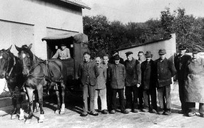 Milchanlieferung durch die Bauern bei Molkerei Strothmann 1947