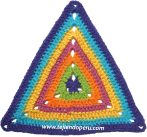 Cómo tejer un punto triangular a crochet